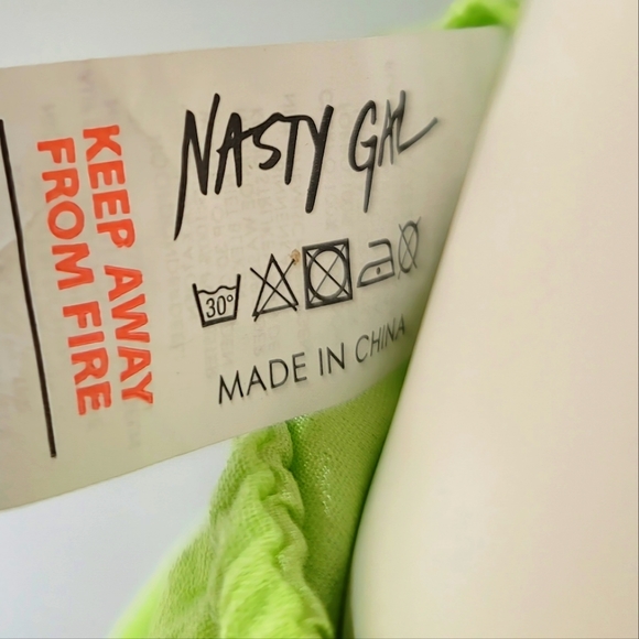 Nasty Gal Halter Cup Detail Cropped Cami Top Size 8 - Picture 7 of 9